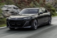 Elébe megy a jövőnek a BMW új zászlóshajója 32