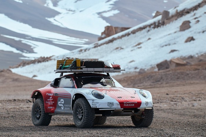 Porschéval mászták meg a világ legmagasabb vulkánját 6