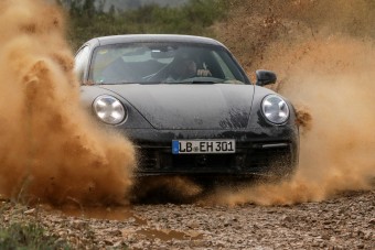 Sportkocsi, földútra