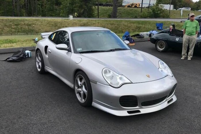 Nyúzták a Porschét, akár egy futár-Suzukit, ez lett az eredménye 1