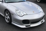 Értékes Porsche áll elhagyva Amszterdamban, senki se tudja, miért hagyták ott 2