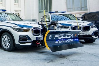 Hótolót is kapott a legújabb rendőr-BMW