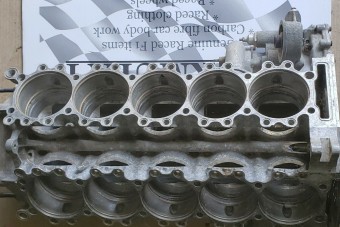 Avatatlan szemnek ócskavas, pedig ez a Forma-1 történelmének egy darabja