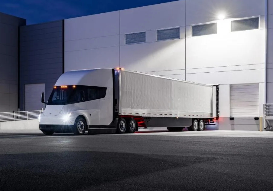 Elon Musk komoly bejelentést tett a Tesla kamionról 1