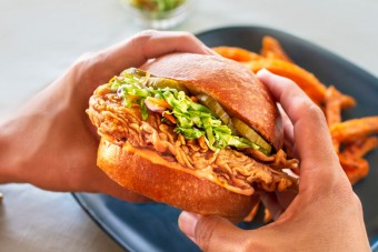 A hatóság szerint ehető a laborban növesztett mesterséges csirkehús