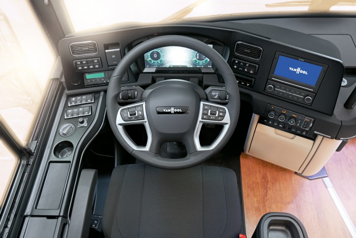 Új buszokat mutatott be az Ikarus barátságát kereső cég 13