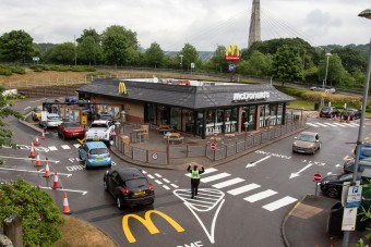 Így buktatnák le az autóból szemetelőket