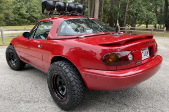 Állja a sarat a V8-assal felvértezett, 30 éves MX-5