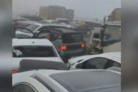 Több mint 100 autó csúszott össze az autópályán 1