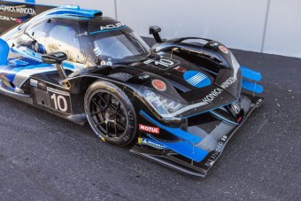 Ezt a 600 lóerős versenyautót mi is szívesen látnánk a karácsonyfa alatt