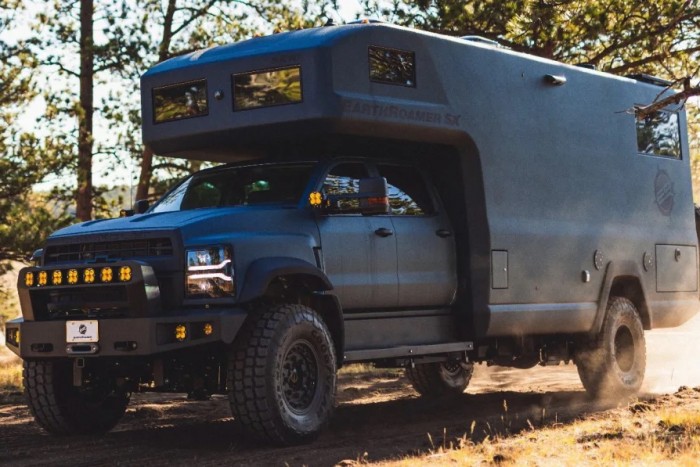 400 milliós guruló luxusgarzon, amivel indulhatunk a világ végére