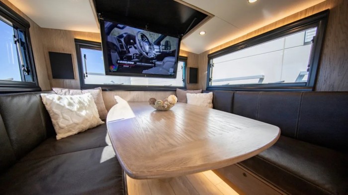 400 milliós guruló luxusgarzon, amivel indulhatunk a világ végére 2