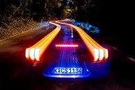 Videóra vették a LED-ek urát, brutális mennyiségű fénysávot pakoltak erre a gépre 1