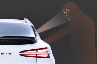 Arcról felismeri gazdáját ez az autó