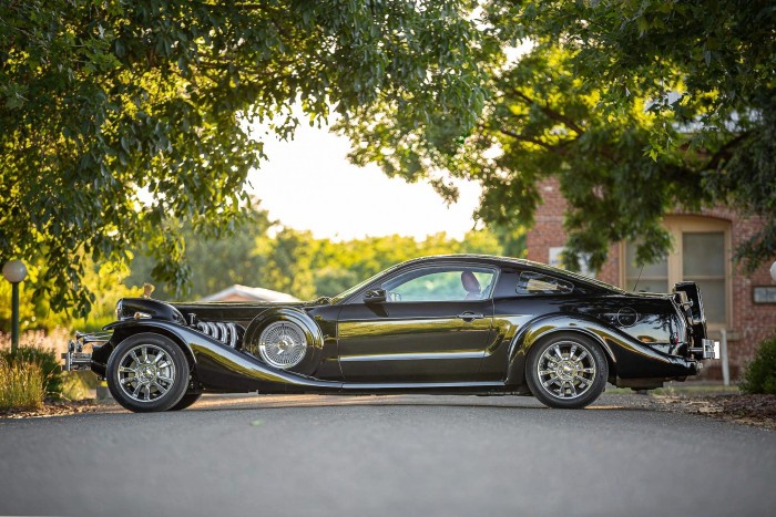 Matuzsálemnek öltöztetett Mustang 2