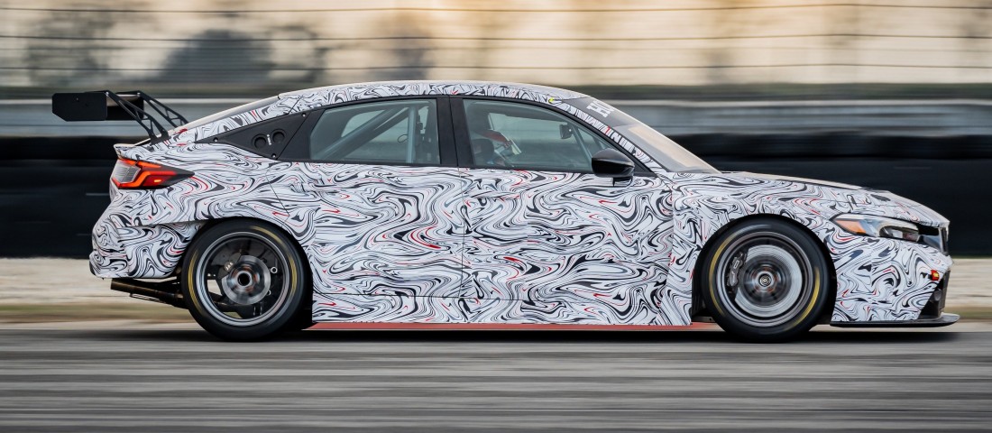 Versenyautó készül az új Civic Type R-ből