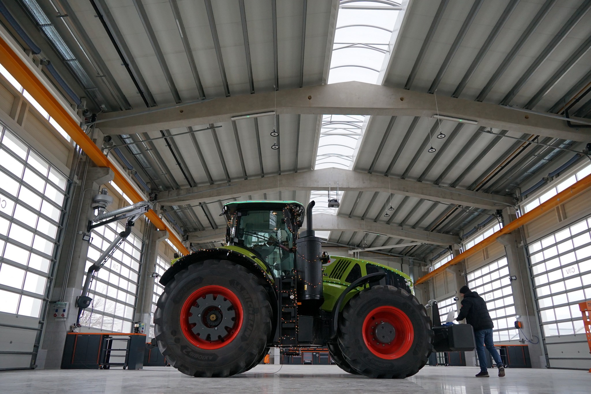 Robotraktár és önvezető targoncák dolgoznak ennél a magyar cégnél 15