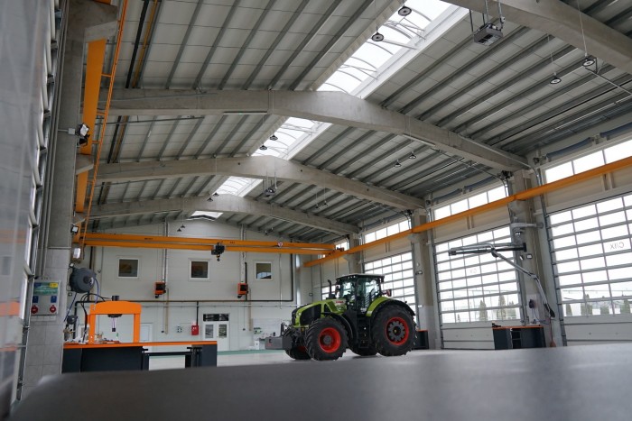 Robotraktár és önvezető targoncák dolgoznak ennél a magyar cégnél 12