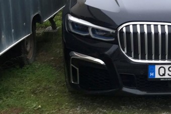 Durva, amit a rendszámával üzen ez a hazai BMW-s