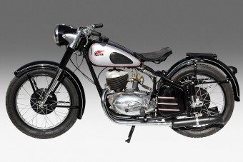 Majd' hárommillióért adtak el egy veterán Csepelt