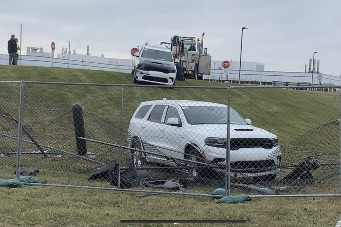 Már a gyárból ellopják az új autókat a tolvajok