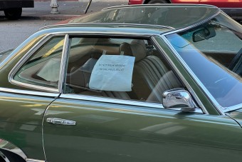 Könyörgőcetliket hagynak az autósok a tolvajoknak