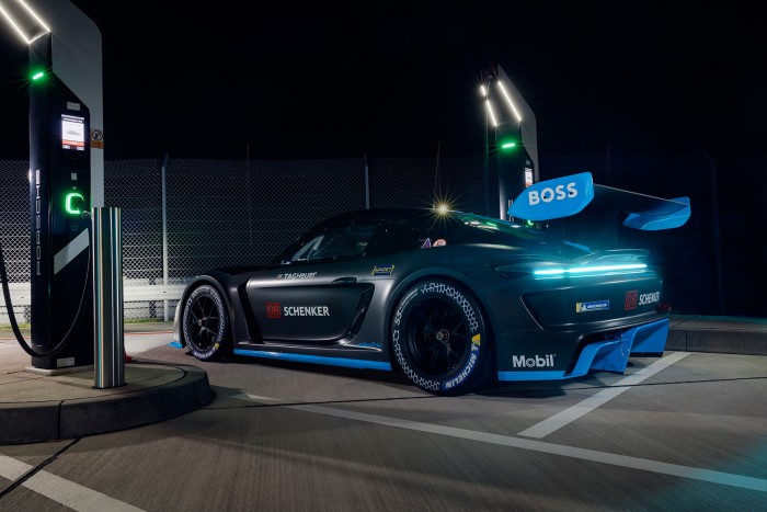 1088 lóerőtől már nagyon lehet félni 14