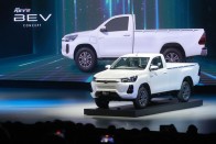 Villanymotort kaphat a Toyota Hilux 14