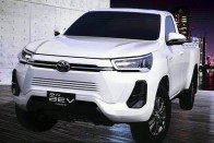 Villanymotort kaphat a Toyota Hilux 12