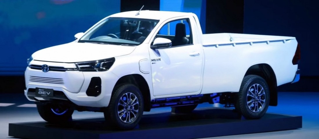 Villanymotort kaphat a Toyota Hilux