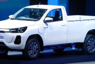 Villanymotort kaphat a Toyota Hilux 13