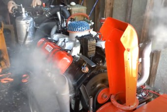 Ha egy ilyen gép kotorná előtted a havat, garantáltan leesne az állad