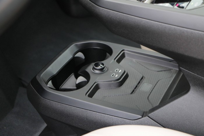 Íme az autó, ami ötvenmillióért olcsónak számít 10