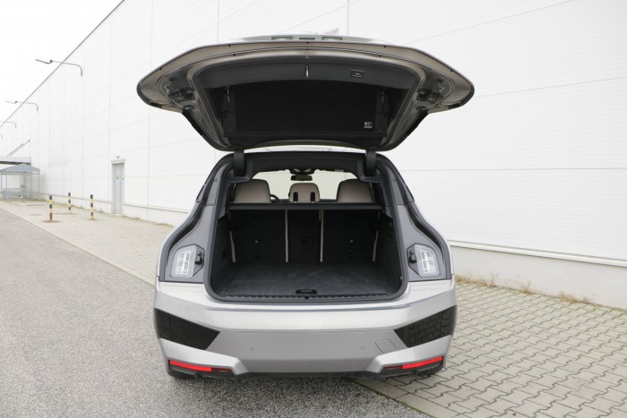 Íme az autó, ami ötvenmillióért olcsónak számít 11