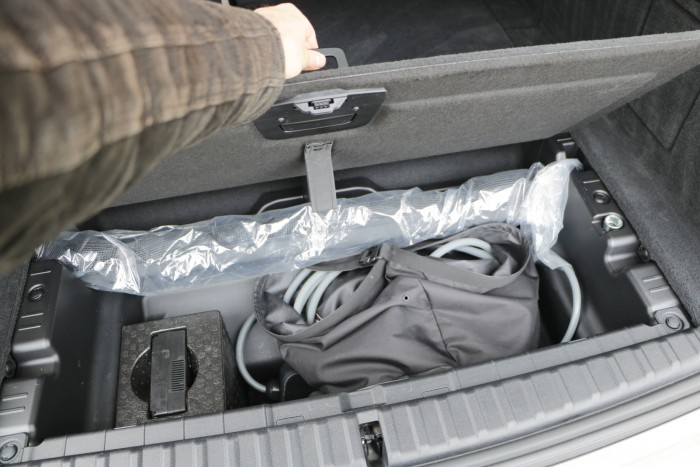 Íme az autó, ami ötvenmillióért olcsónak számít 12