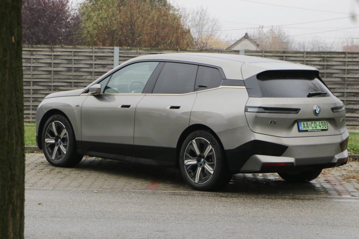 Íme az autó, ami ötvenmillióért olcsónak számít 15