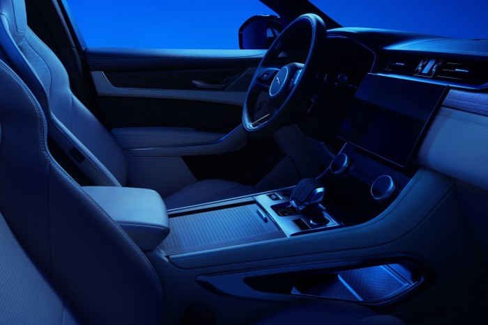 Nagyobb akkut kap a konnektoros hibrid Jaguar 8