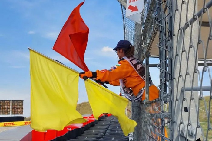 Remeg a föld a magyar sportbíró lány lába alatt, és imádja 7 | Vezess Remeg a föld a magyar sportbíró lány lába alatt, és imádja 7