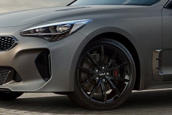 Limitált kiadással búcsúzik a Kia Stinger
