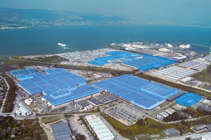 Nők is részt vesznek ezen furgonok gyártásában 6