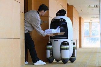 Koreában üzembe álltak az első robotszolgálók