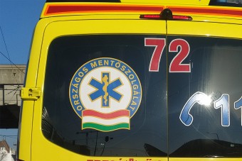 Egy pesti mentőre ragasztották 2022 legjobb matricáját