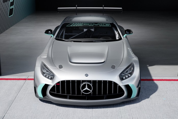 Műkedvelőknek kínál új versenyautót a Mercedes 8