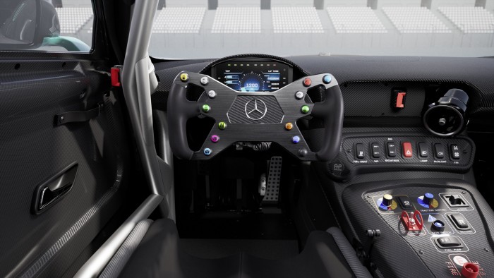 Műkedvelőknek kínál új versenyautót a Mercedes 7