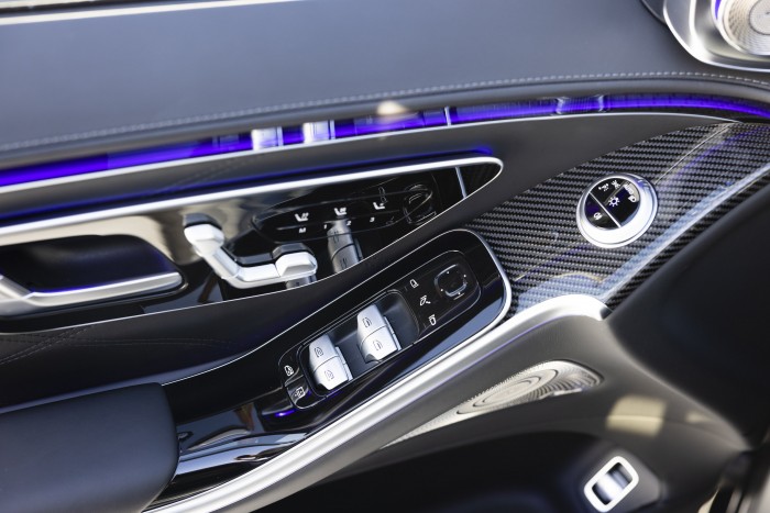 Luxussportautót mutatott be a Mercedes 17