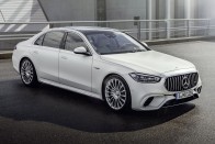 Luxussportautót mutatott be a Mercedes 59