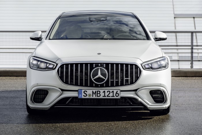 Luxussportautót mutatott be a Mercedes 7