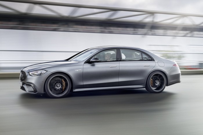 Luxussportautót mutatott be a Mercedes 10