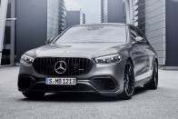 Luxussportautót mutatott be a Mercedes 71