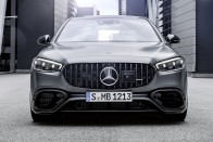 Luxussportautót mutatott be a Mercedes 73